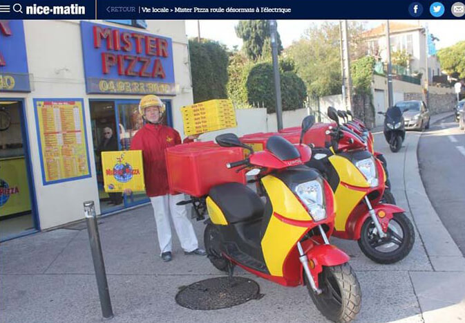 Restaurant Mister Pizza avec des scooters électriques